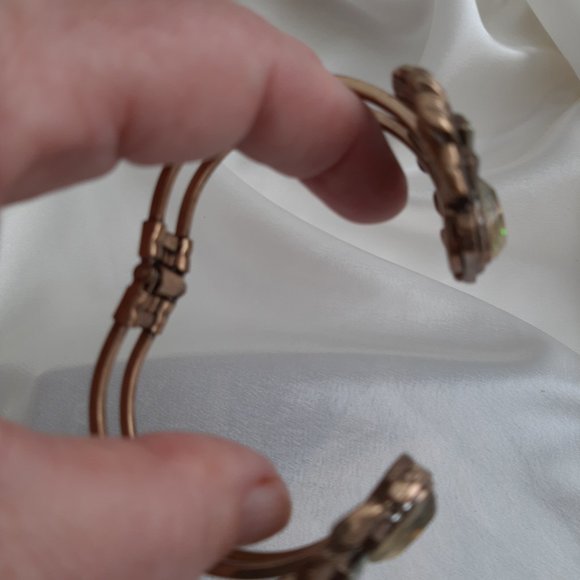 Vintage style bracelet.  Spring style opening. - Picture 6 of 10